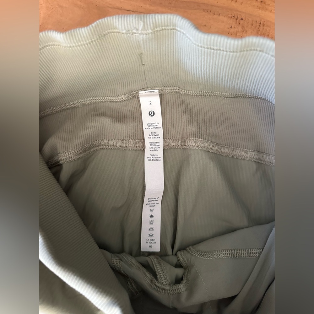 Lululemon On the Fly Jogger Sage Green Size 2 - Picture 2 of 7